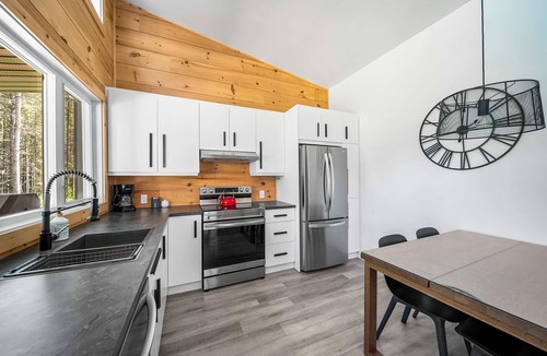 Trois-Rives Ski Chalet | Spa, Nature & Riverside Escape - Le Tamia