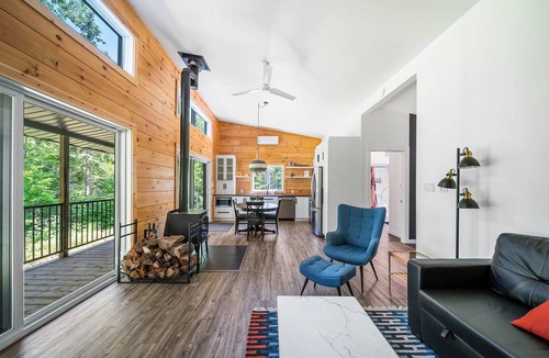 Trois-Rives Ski Chalet | Spa, Nature & Riverside Escape | Ecureuil Roux
