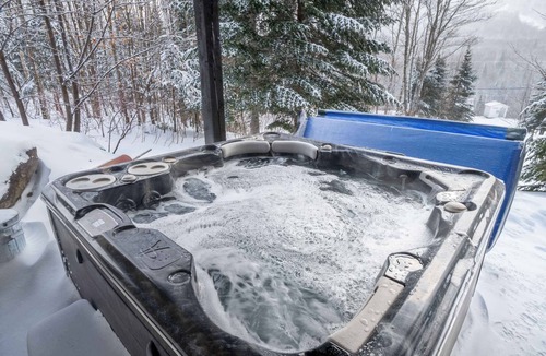Saint-Philemon Ski Chalet | Spa, Outdoor & Adventure | L'Énigmasud