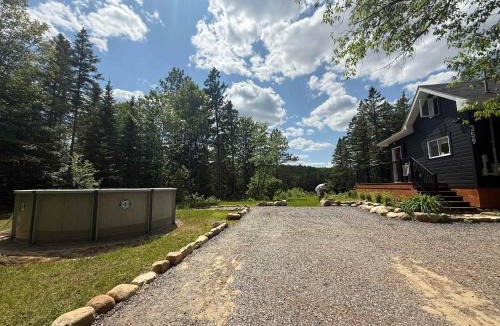 Saint-Alphonse-Rodriguez Ski Chalet | Spa pool Private Lake - Chalet Hello