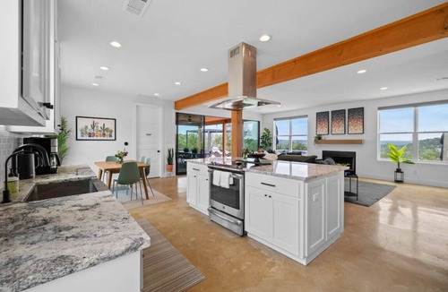 Driftwood House | Spa/Pool, GameBarn, Pickleball, FirePit, Big Views