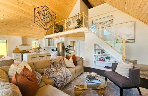 Mansfield-et-Pontefract Ski Chalet | Spa - Pool Table & River - La Biche de Coulonge