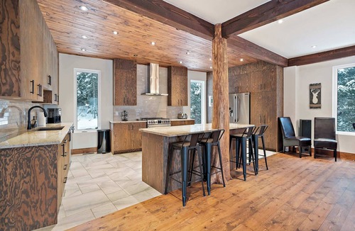 La Minerve Ski Chalet | Spa & Private Beach - The Lazy Bear Lake House