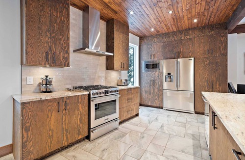 La Minerve Ski Chalet | Spa & Private Beach - The Lazy Bear Lake House