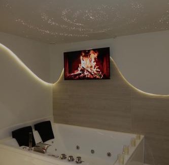 Marles-en-Brie Apartment | SPA PRIVATIF - LOVE ROOM LUXE - PROCHE DISNEY