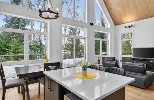 Amherst Ski Chalet | Spa & Relaxation at Lake Cameron - BORD DE L'EAU