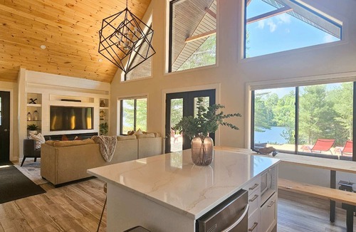 Mansfield-et-Pontefract Ski Chalet | Spa & River | La Biche de Coulonge