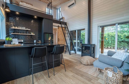 Saint-Alexis-des-Monts Ski Chalet | Spa & River | L'ecureuil