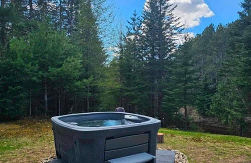 Mauricie Ski Chalet | Spa & River | Le Chalet Caché