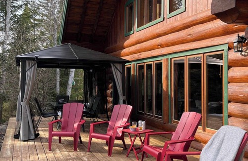 Mauricie Ski Chalet | Spa & River | Le Chalet Caché