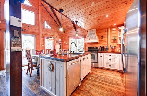 Chertsey Cottage | Spa /River Access /Chalet Ouareau