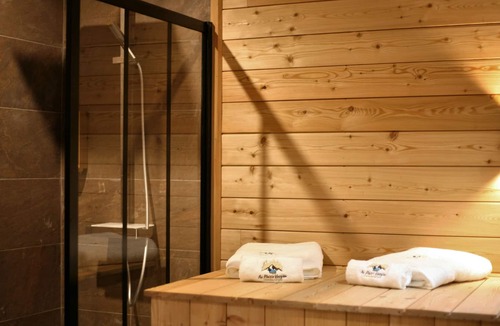 Raon-l'Etape Apartment | spa room