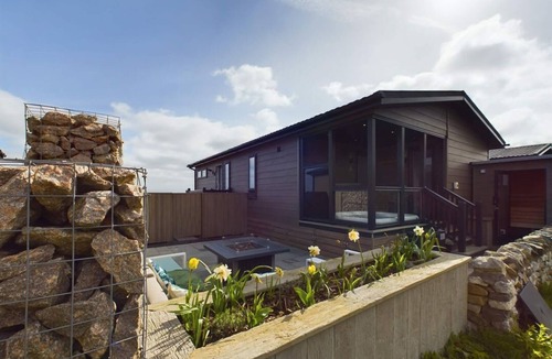 Penrith Cabin | Spa Sauna Lodge (Pet), Penrith