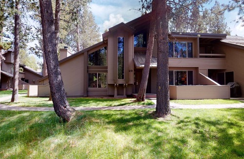 Tennis Village Condo | Spa-Side Escape with A/C, BBQ & King Suites