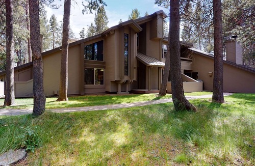 Tennis Village Condo | Spa-Side Escape with A/C, BBQ & King Suites