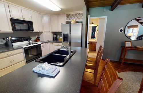 Tennis Village Condo | Spa-Side Escape with Warm Lodge Feel & A/C