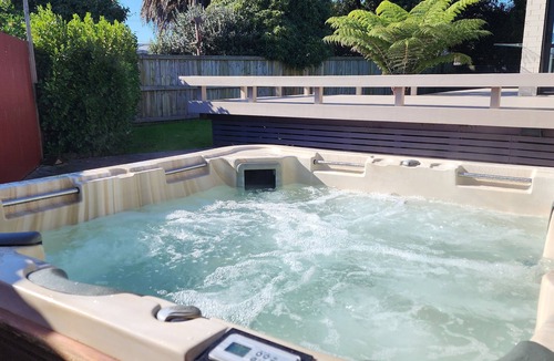 Owhata House | Spa & Spacious