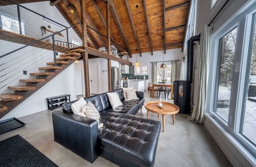 Lac-aux-Sables Ski Chalet | Spa, Steam room and Lake | Le Stuga
