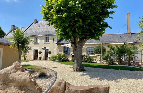 Louresse-Rochemenier Cottage | Spa Suite - Domaine des Varennes