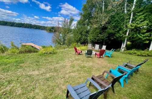 Amherst Ski Chalet | Spa & Waterfront - Chalet le Colibri