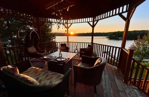 Amherst Ski Chalet | Spa & Waterfront - Chalet le Colibri