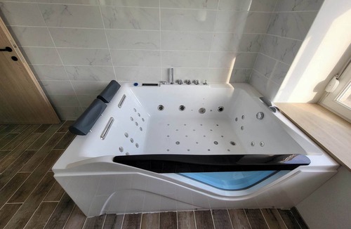 Echenoz-le-Sec Apartment | Spa with whirlpool bath