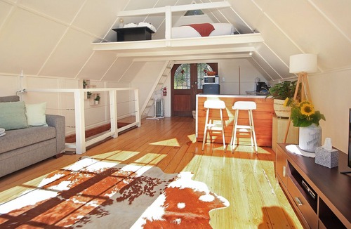 Upper Burringbar Cottage | Spabath~Peaceful ~ Private ~ Magical views