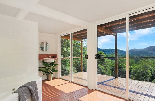 Upper Burringbar Cottage | Spabath~Peaceful ~ Private ~ Magical views