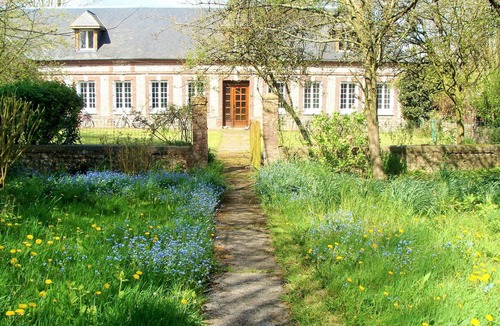 Angerville-la-Martel House | Space and silence .