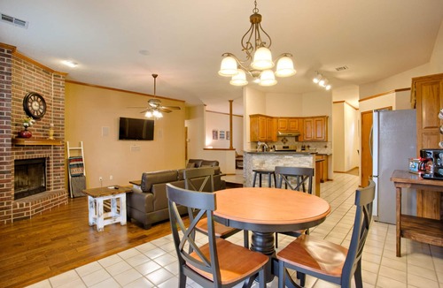 Edmond House | Space and lots of Comfort with 2,400 sq ft!