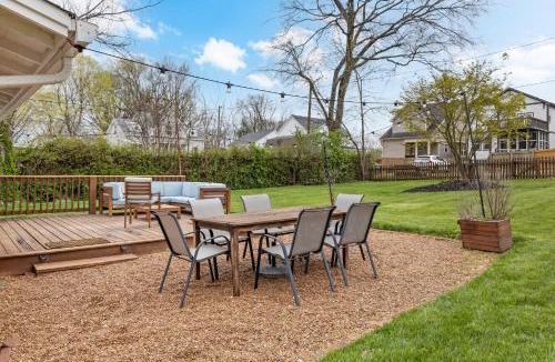 Woodbine House | Space Cowboy Cottage and Firepit Huge yard close2downtown