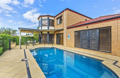 Norwest House | Space, Entertain and Relocate