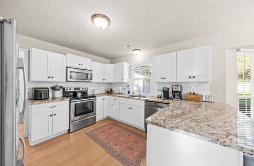 North Charleston House | Space for 10+ and Fenced Yard, The Indigo House!
