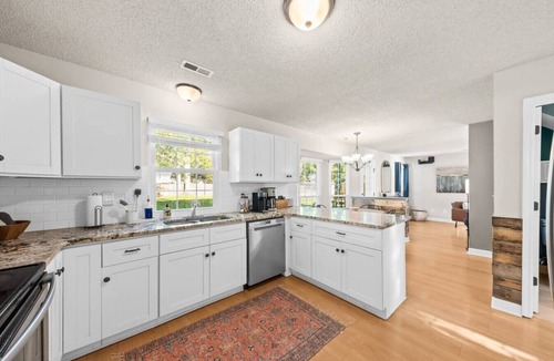 North Charleston House | Space for 10+ and Fenced Yard, The Indigo House!