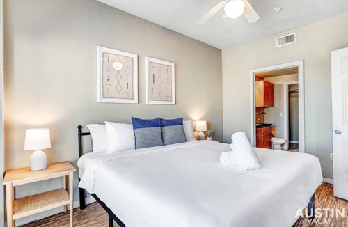 West Campus Apartment | Space for 8 Near Downtown Easy Walk to UT Campus