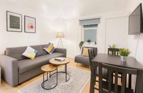 Roath Apartment | Space For Groups, 10 mins from centre with parking!