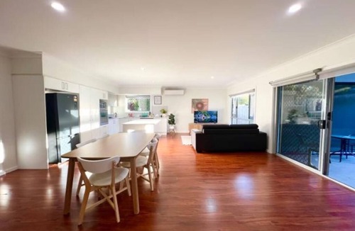 Coomera House | Space & Fun! One House with 2 Duplexes for rent!