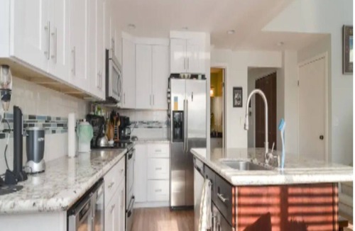 East Queen Anne Condo | SPACE NEEDLE VIEWS & CLOSE TO LAKE UNION