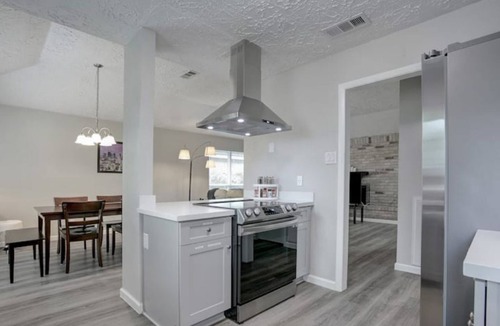 Southbelt/Ellington House | Space & Shore Retreat/3BR Near NASA & Kemah