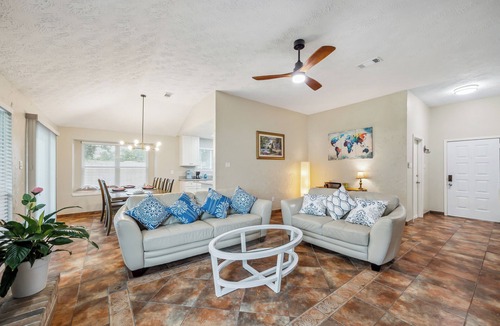 Southbelt/Ellington House | Space & Sunshine Retreat/3BR Near NASA & NRG
