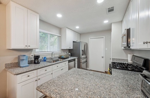 Southbelt/Ellington House | Space & Sunshine Retreat/3BR Near NASA & NRG