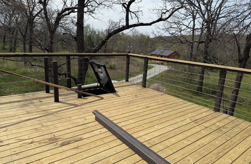 West Siloam Springs Cabin | Spaceship Cabin with rooftop deck.