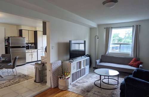 Bradford House | Spacious 3 Bedroom Home and Yard. Great for entertaining large groups