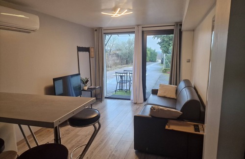 Saint-Georges-de-Reneins Apartment | Spacieux Studio en Beaujolais