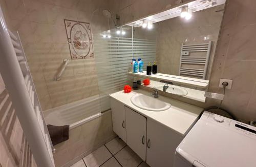 Anzin House | Spacieuse maison avec garage 5 mins valenciennes
