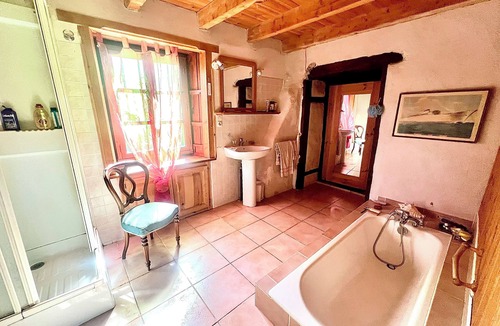 Ambert Other | Spacieuse maison en pierre de taille nichée à la lisière de la forêt!