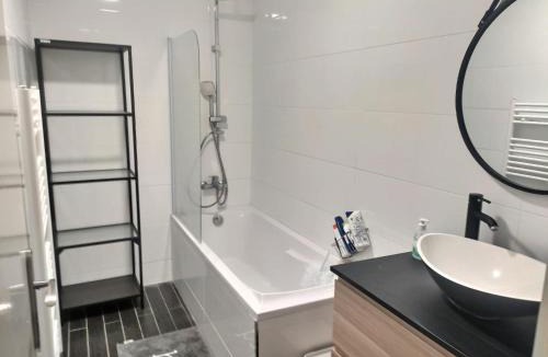 Woippy Apartment | Spacieux 120m - 3ch' - 9pers' - 4TV - Streaming