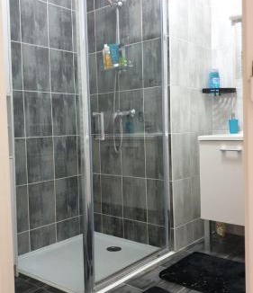 Woippy Apartment | Spacieux - 4 pers' - Balcon - 2 lits - Parking