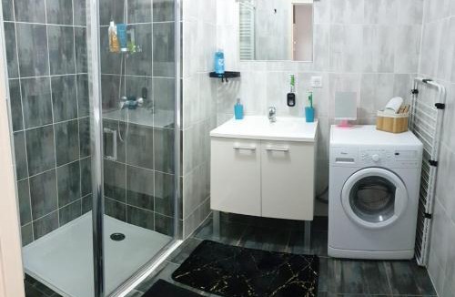 Woippy Apartment | Spacieux - 4 pers' - Balcon - 2 lits - Parking