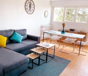 Colombier - Champ de Mars Apartment | Spacieux appartement avec Balcons, 4 chambres, espace & confort, Centre Gare